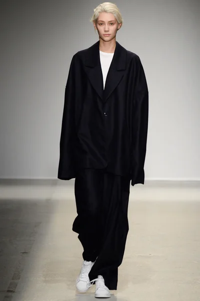 Look 17